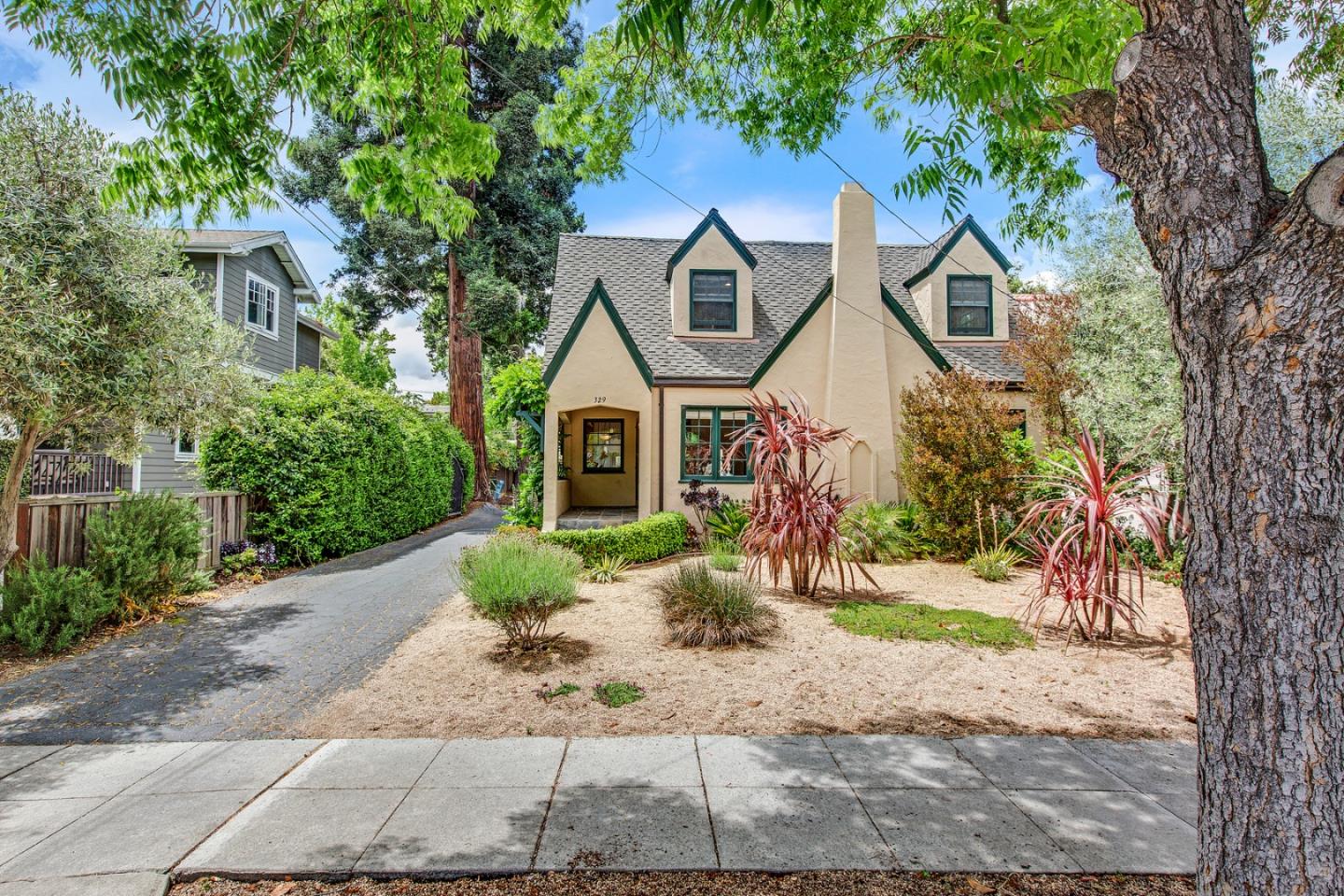 Detail Gallery Image 2 of 35 For 329 Pope St, Menlo Park,  CA 94025 - 3 Beds | 2 Baths