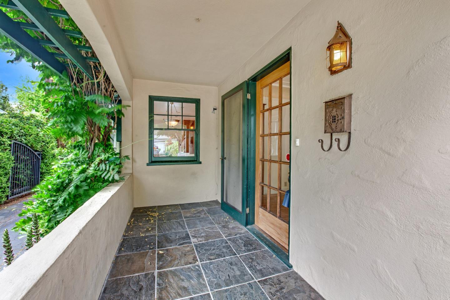 Detail Gallery Image 3 of 35 For 329 Pope St, Menlo Park,  CA 94025 - 3 Beds | 2 Baths