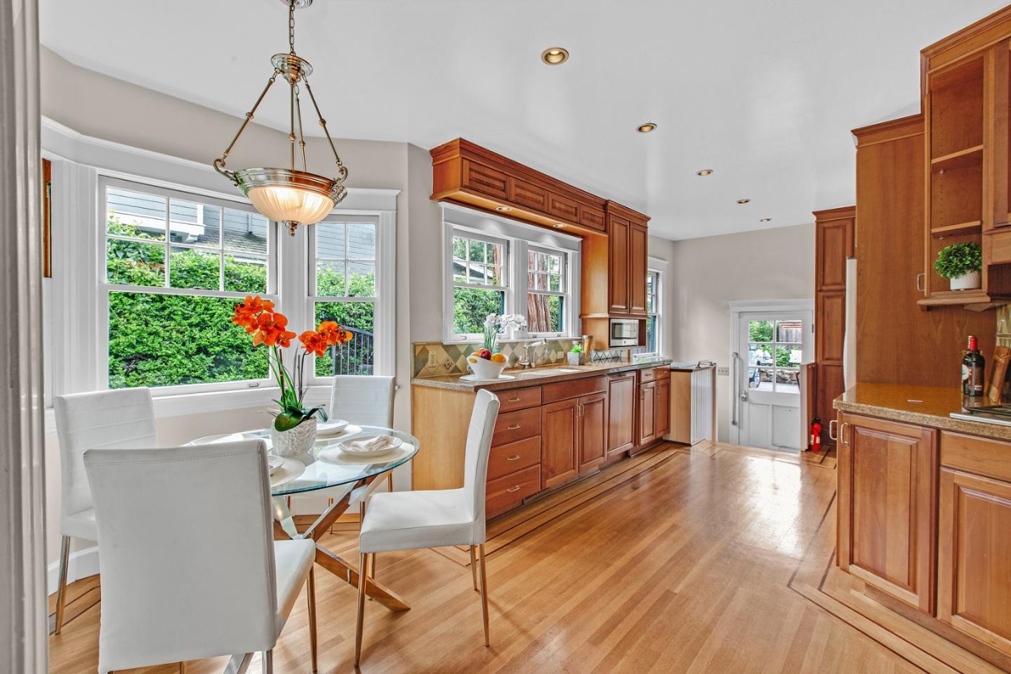 Detail Gallery Image 9 of 35 For 329 Pope St, Menlo Park,  CA 94025 - 3 Beds | 2 Baths