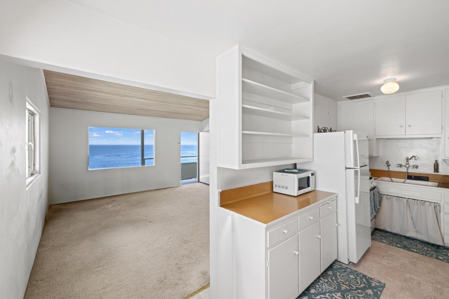 Detail Gallery Image 9 of 10 For 813 Ocean View Blvd, Pacific Grove,  CA 93950 - 5 Beds | 4 Baths