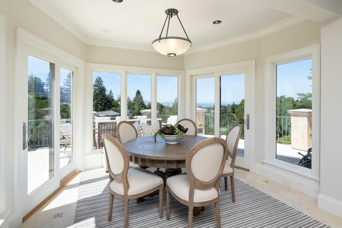 Detail Gallery Image 13 of 49 For 30 Drayton Rd, Hillsborough,  CA 94010 - 5 Beds | 4/3 Baths