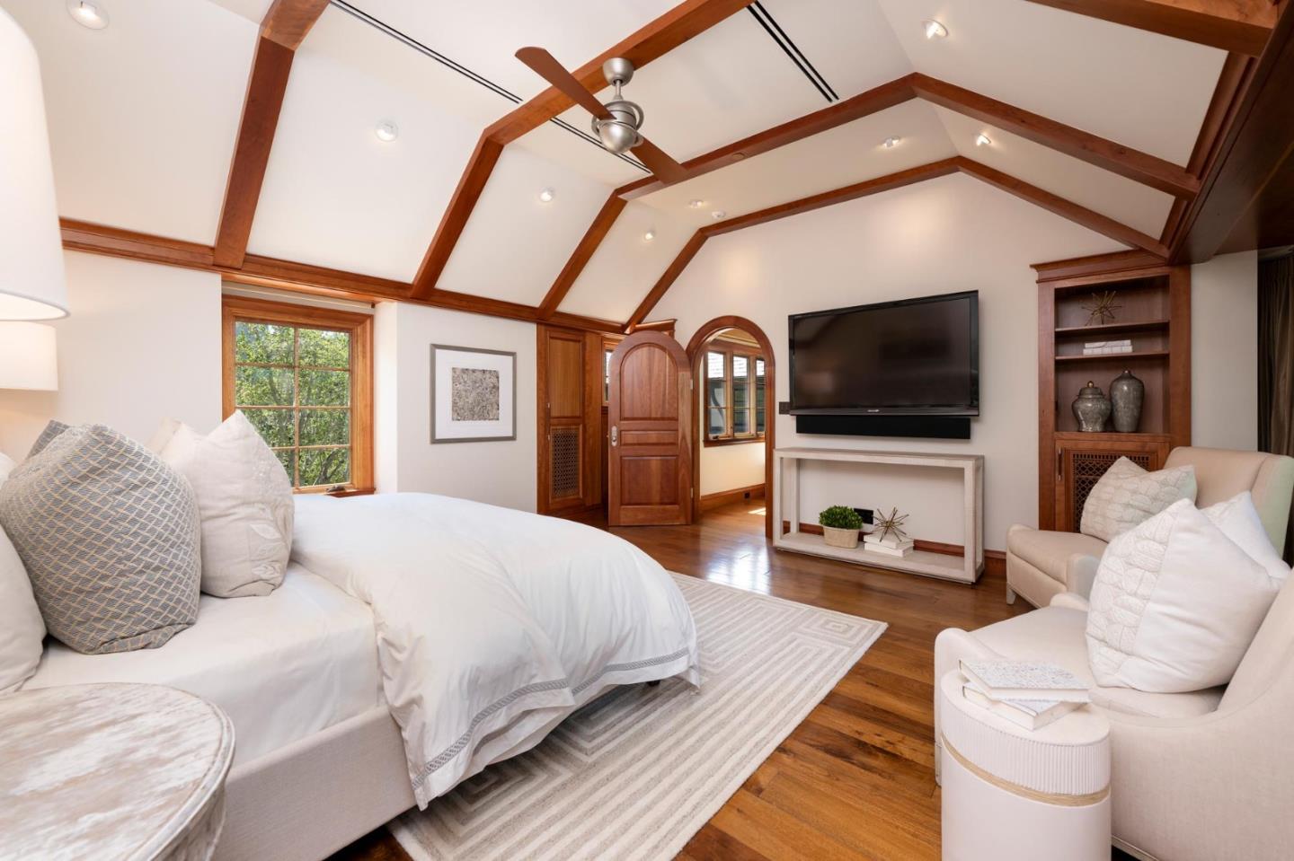 Detail Gallery Image 18 of 49 For 30 Drayton Rd, Hillsborough,  CA 94010 - 5 Beds | 4/3 Baths