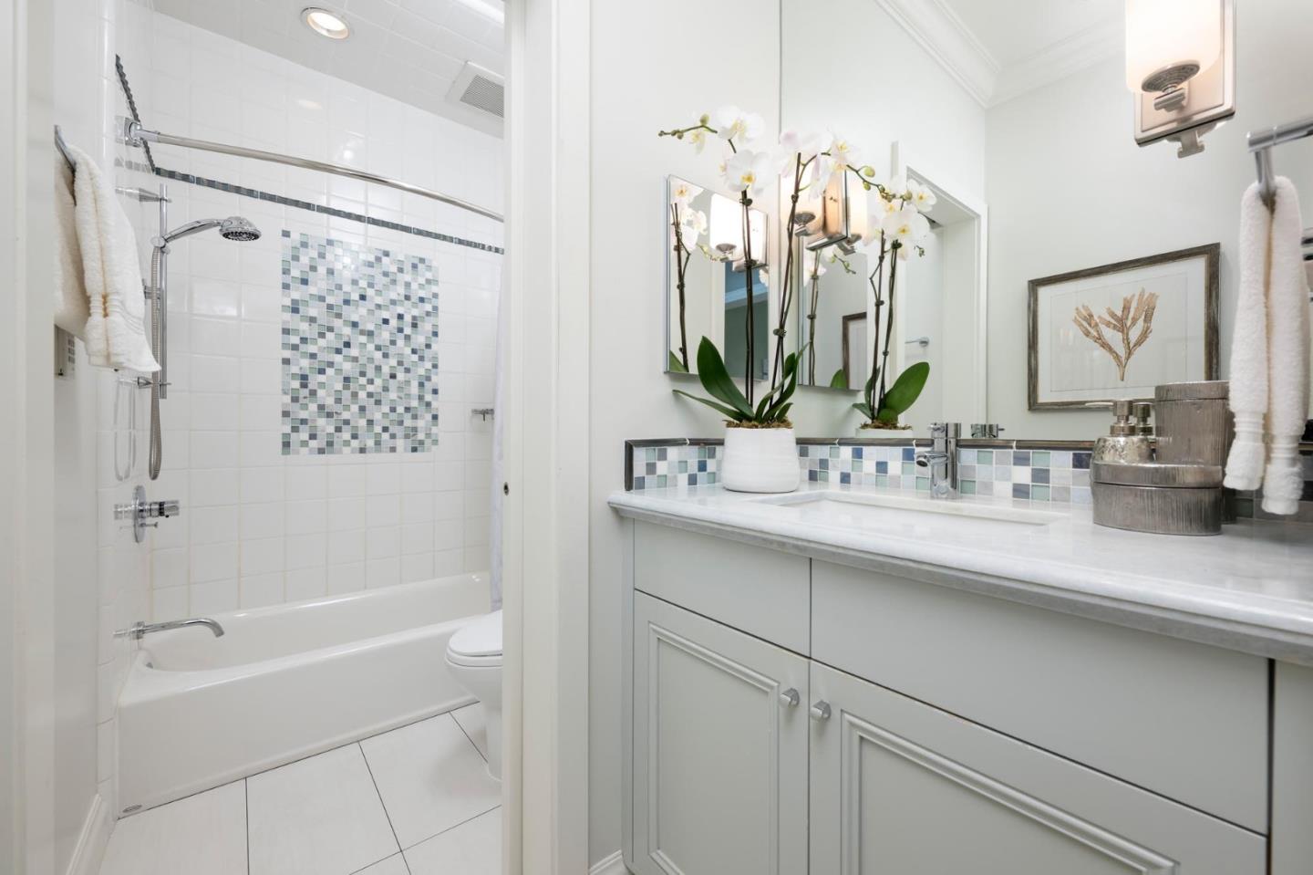 Detail Gallery Image 34 of 49 For 30 Drayton Rd, Hillsborough,  CA 94010 - 5 Beds | 4/3 Baths
