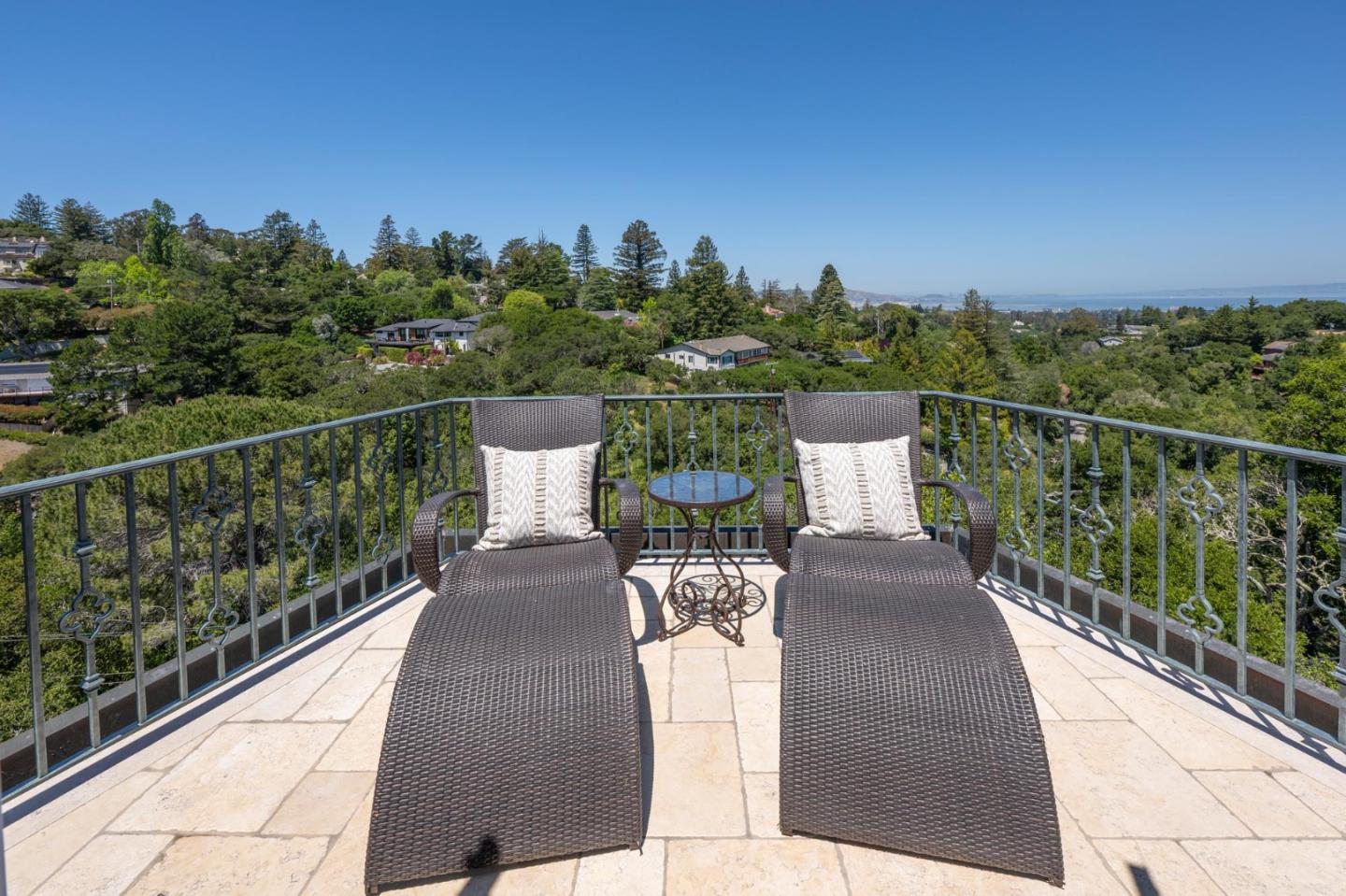 Detail Gallery Image 38 of 49 For 30 Drayton Rd, Hillsborough,  CA 94010 - 5 Beds | 4/3 Baths