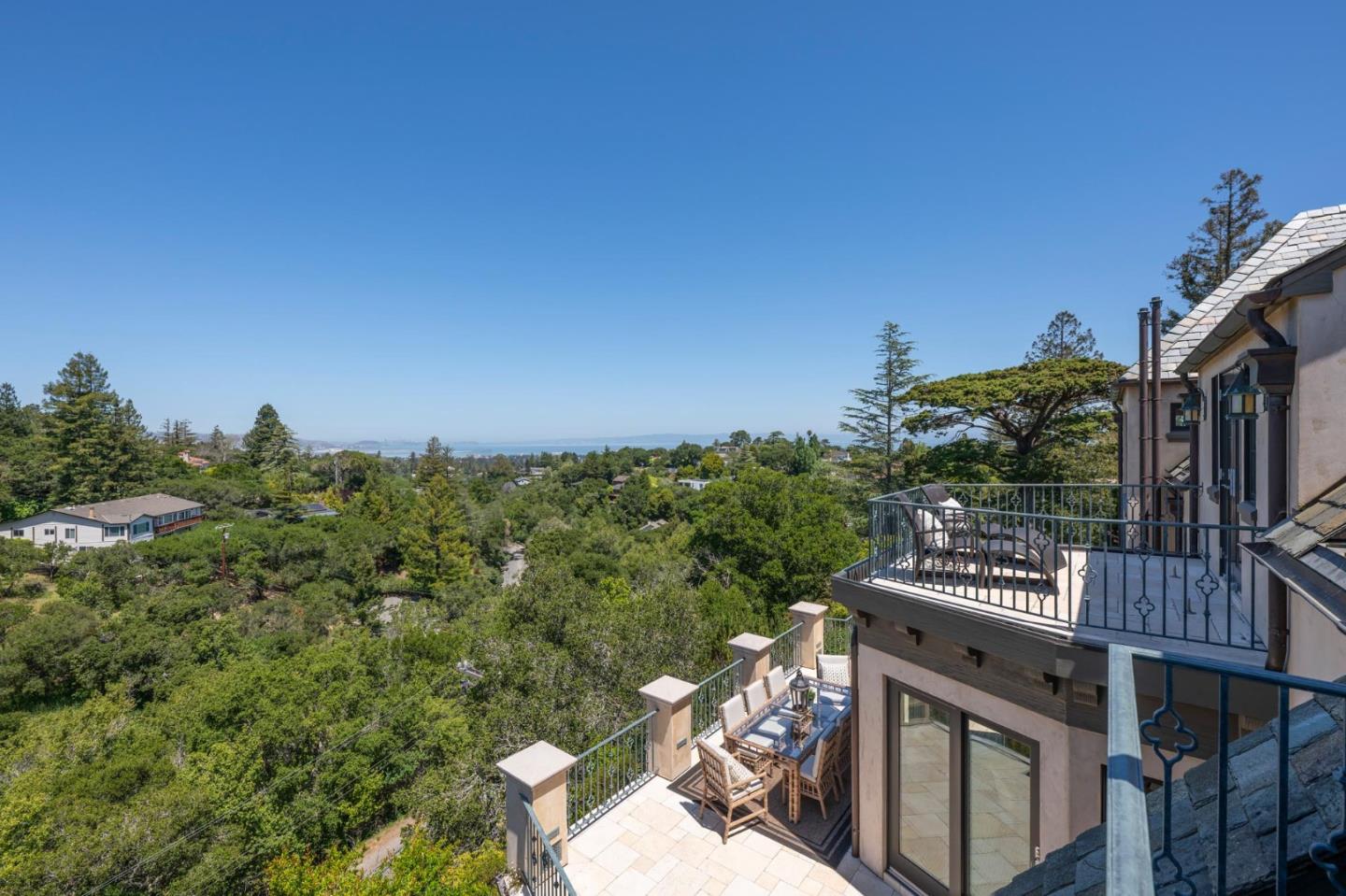 Detail Gallery Image 40 of 49 For 30 Drayton Rd, Hillsborough,  CA 94010 - 5 Beds | 4/3 Baths