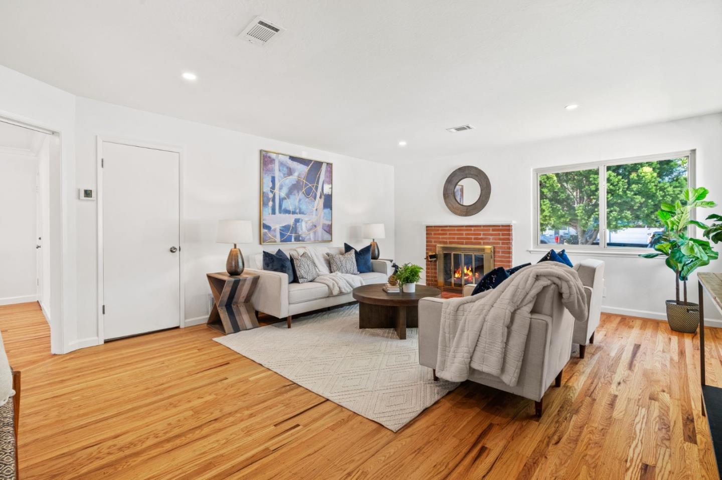 Detail Gallery Image 4 of 28 For 291 Alturas Ave, Sunnyvale,  CA 94085 - 3 Beds | 2 Baths