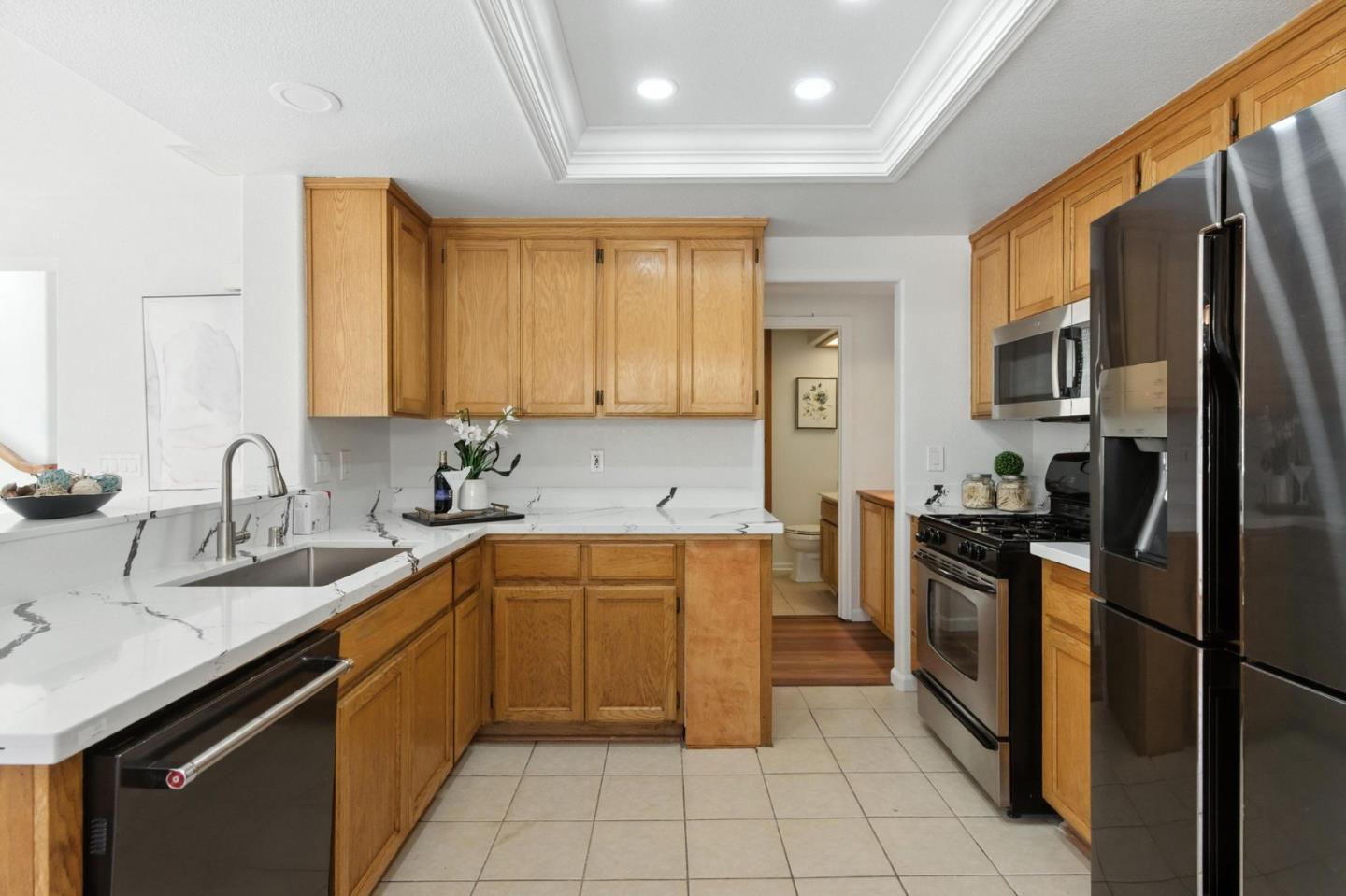 Detail Gallery Image 18 of 51 For 553 Mill River Ln, San Jose,  CA 95134 - 3 Beds | 2/1 Baths