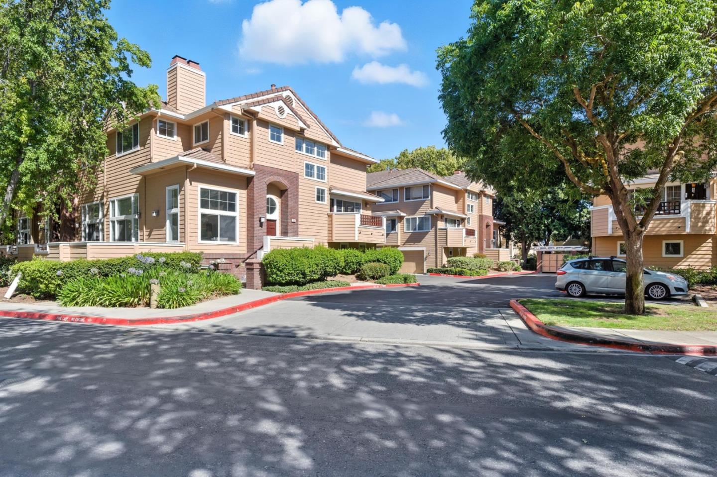 Detail Gallery Image 3 of 51 For 553 Mill River Ln, San Jose,  CA 95134 - 3 Beds | 2/1 Baths