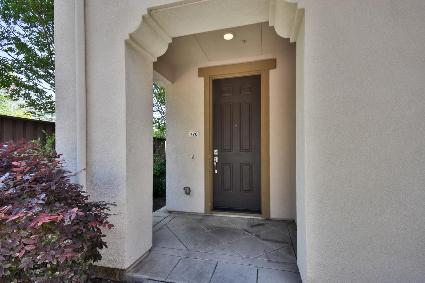 Detail Gallery Image 3 of 28 For 776 Messina Gardens Ln, San Jose,  CA 95133 - 2 Beds | 2/1 Baths