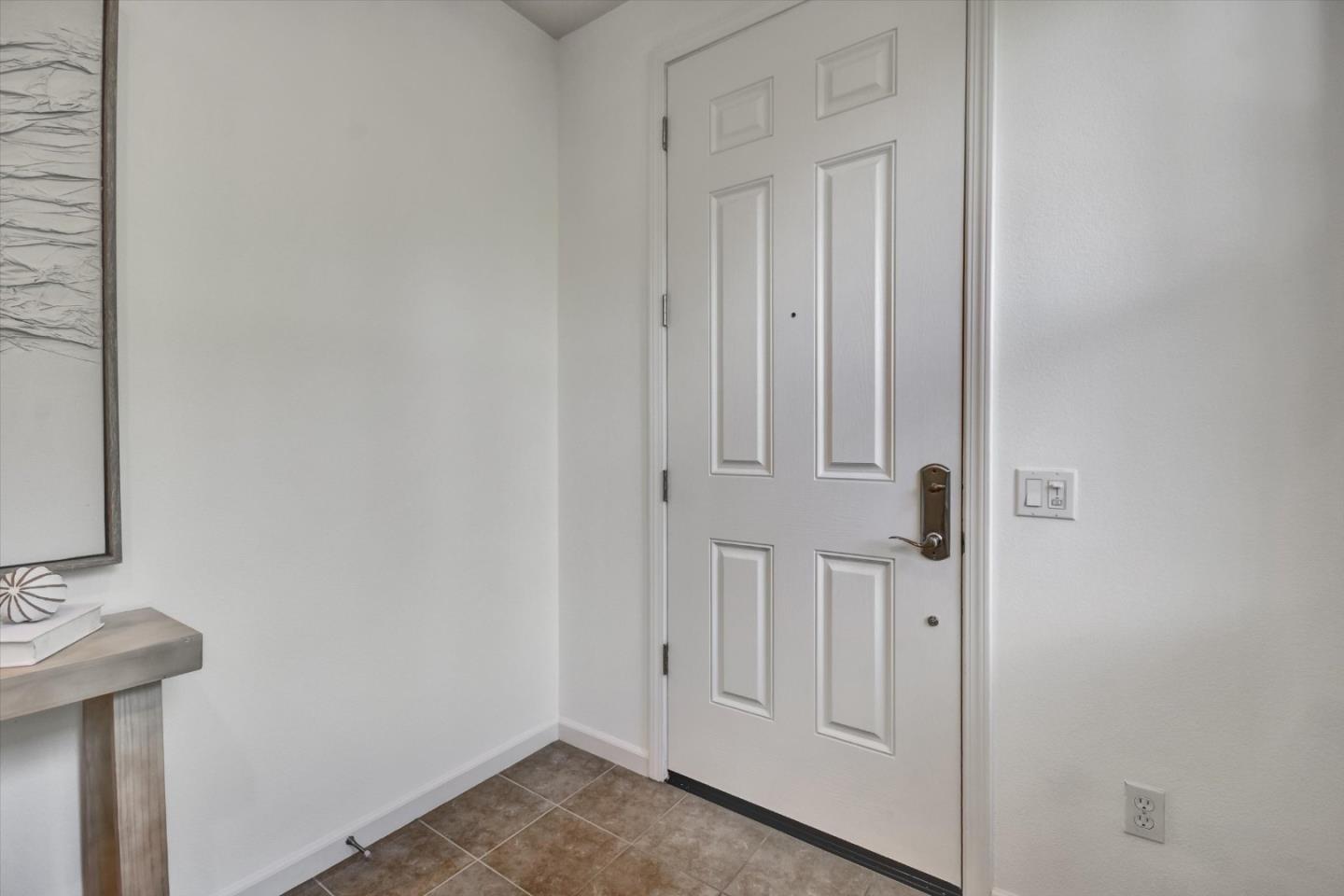 Detail Gallery Image 4 of 28 For 776 Messina Gardens Ln, San Jose,  CA 95133 - 2 Beds | 2/1 Baths