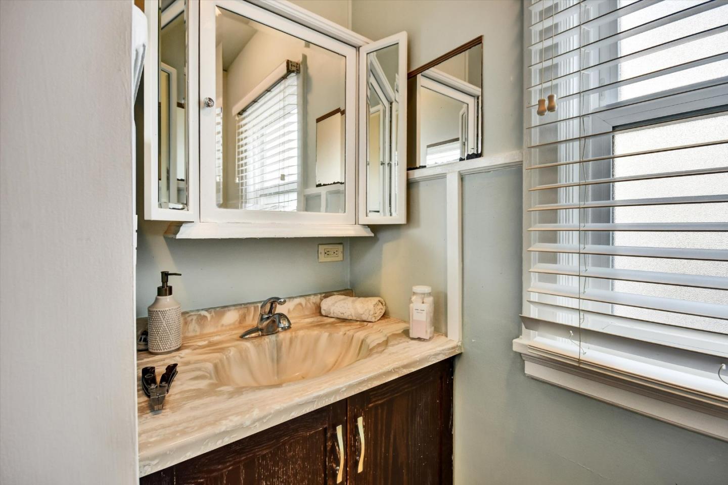 Detail Gallery Image 13 of 36 For 998 Ramona Ct, San Jose,  CA 95125 - 2 Beds | 1 Baths