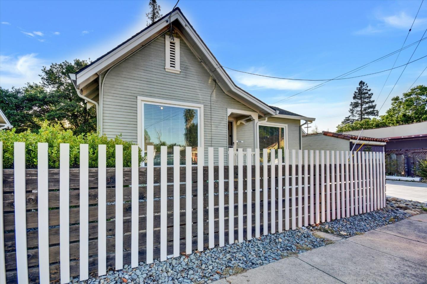 Detail Gallery Image 2 of 36 For 998 Ramona Ct, San Jose,  CA 95125 - 2 Beds | 1 Baths