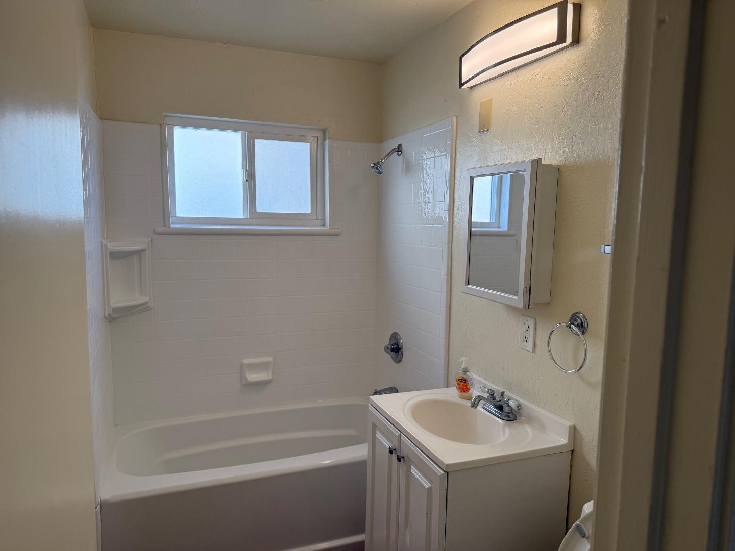 Detail Gallery Image 10 of 10 For 1003 Third St #2,  San Juan Bautista,  CA 95045 - 2 Beds | 1 Baths
