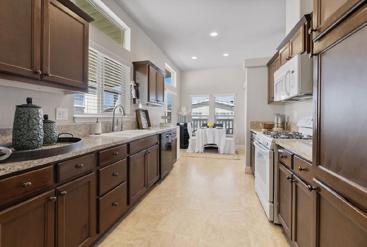 Detail Gallery Image 15 of 25 For 144 Holm Rd #85,  Watsonville,  CA 95076 - 3 Beds | 2 Baths