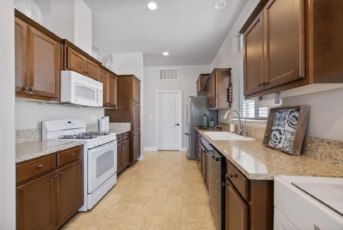 Detail Gallery Image 16 of 25 For 144 Holm Rd #85,  Watsonville,  CA 95076 - 3 Beds | 2 Baths
