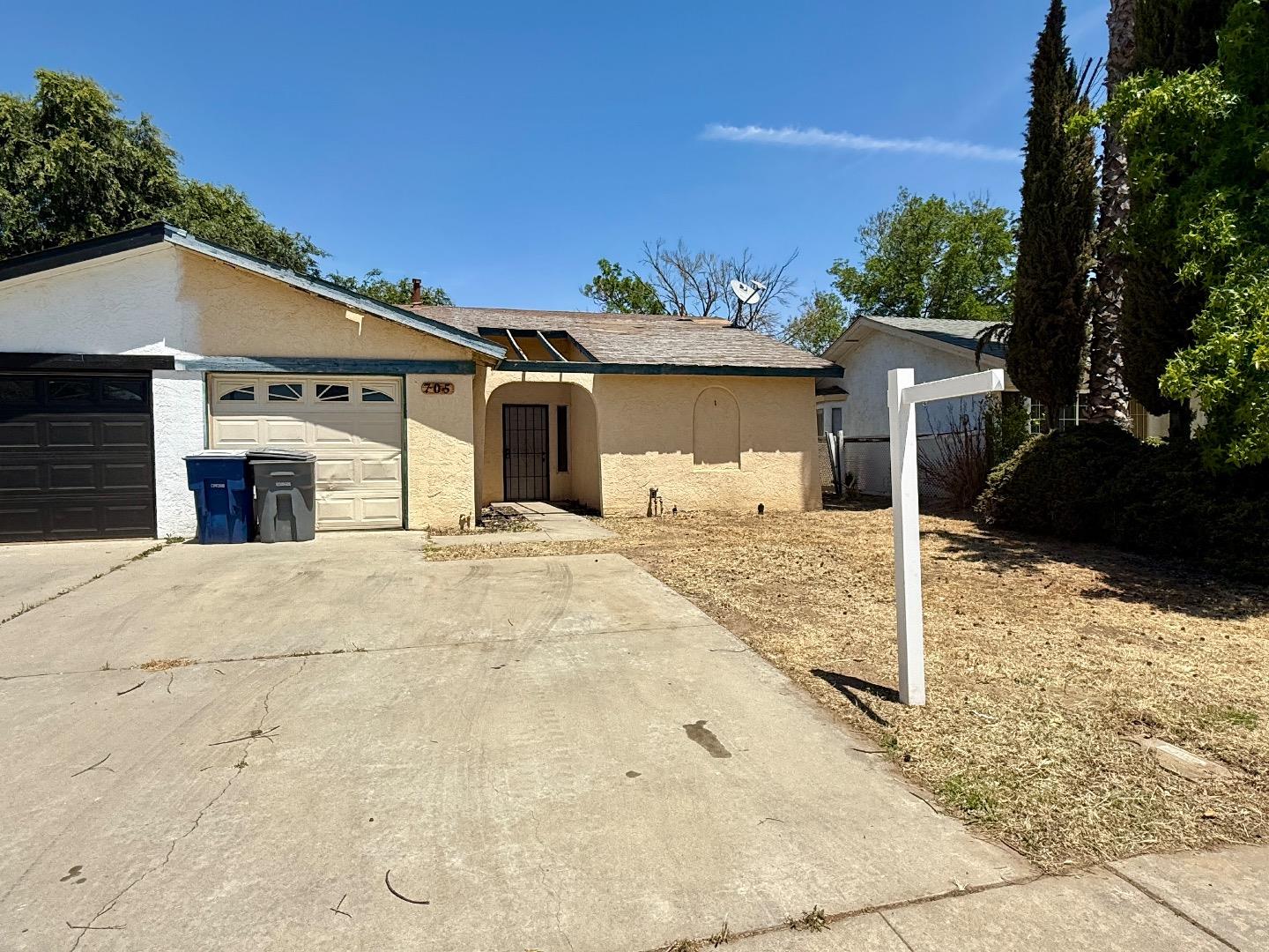 Detail Gallery Image 2 of 16 For 705 Deerwood Dr, Madera,  CA 93637 - 2 Beds | 2 Baths