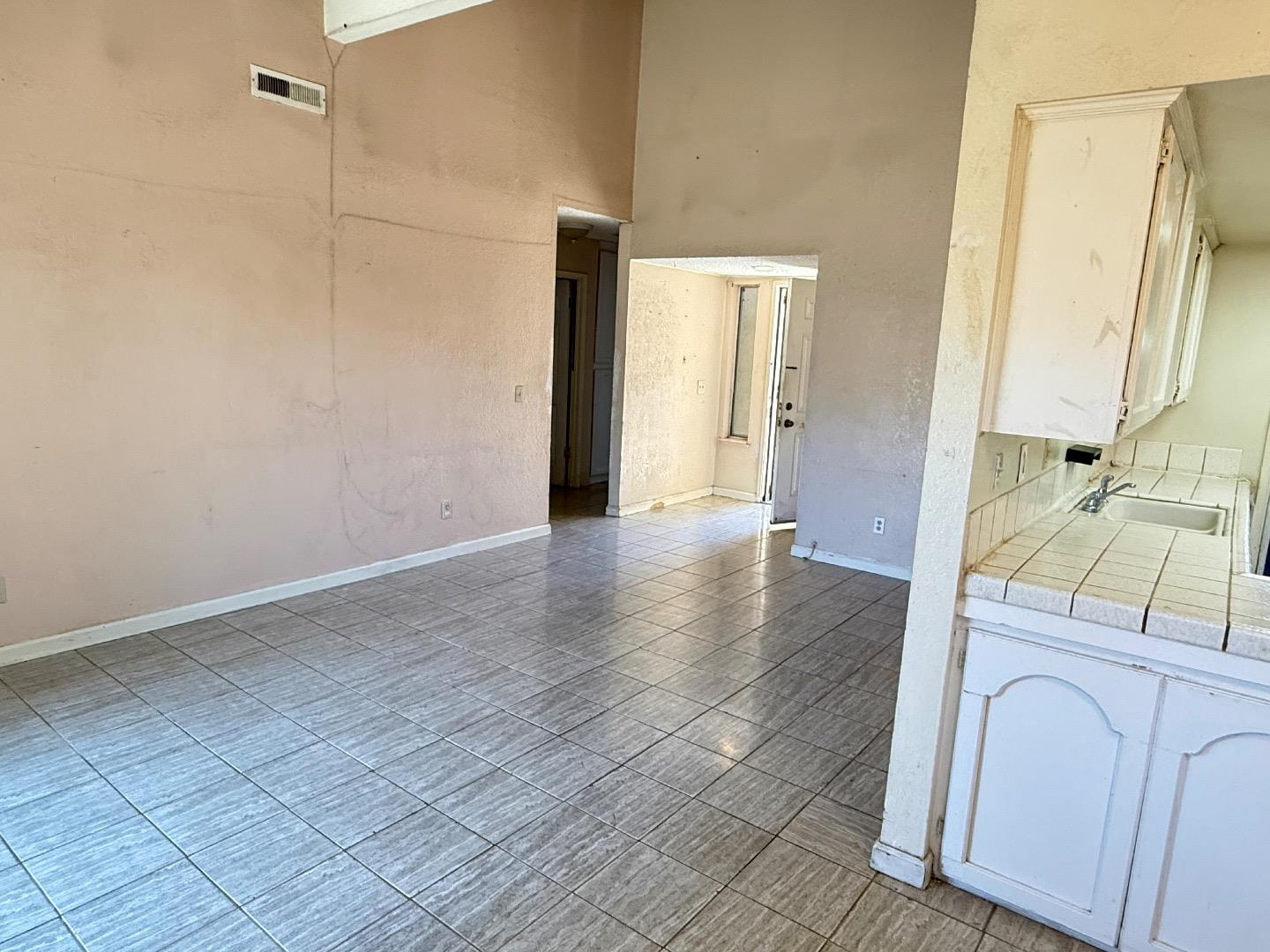 Detail Gallery Image 4 of 16 For 705 Deerwood Dr, Madera,  CA 93637 - 2 Beds | 2 Baths