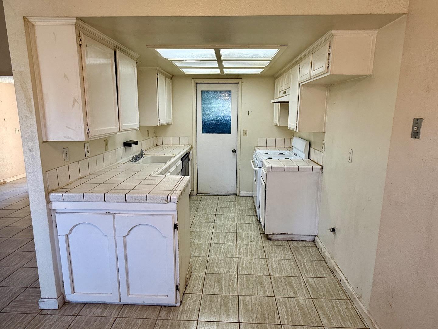 Detail Gallery Image 6 of 16 For 705 Deerwood Dr, Madera,  CA 93637 - 2 Beds | 2 Baths
