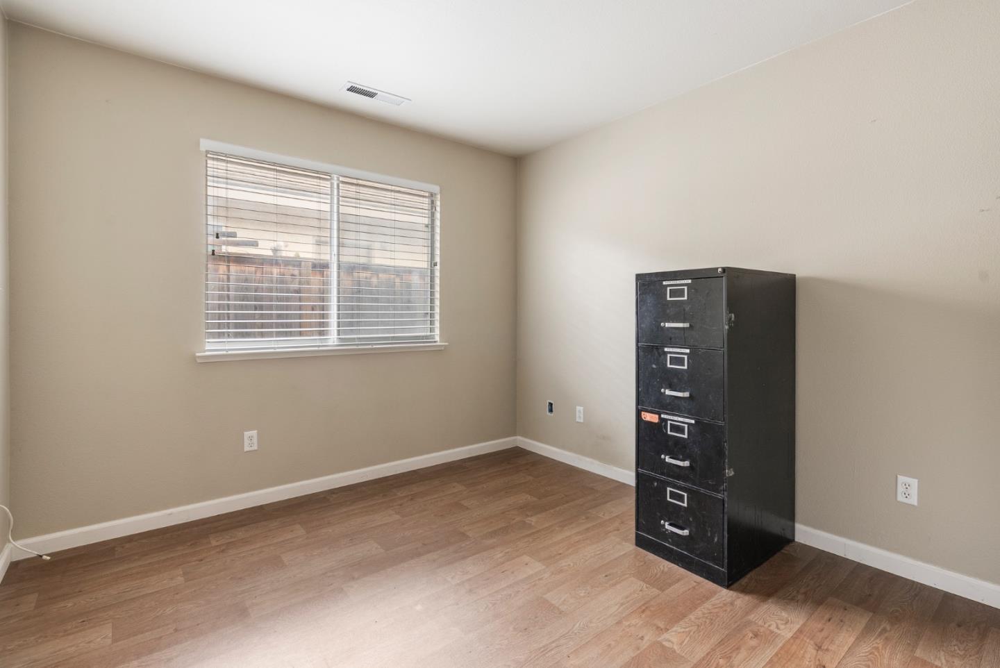 Detail Gallery Image 24 of 39 For 1001 Eagle Dr, Salinas,  CA 93905 - 4 Beds | 2 Baths