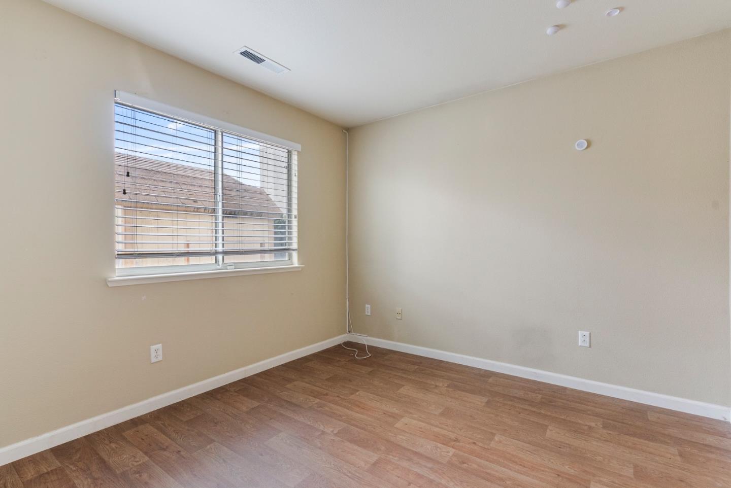 Detail Gallery Image 26 of 39 For 1001 Eagle Dr, Salinas,  CA 93905 - 4 Beds | 2 Baths