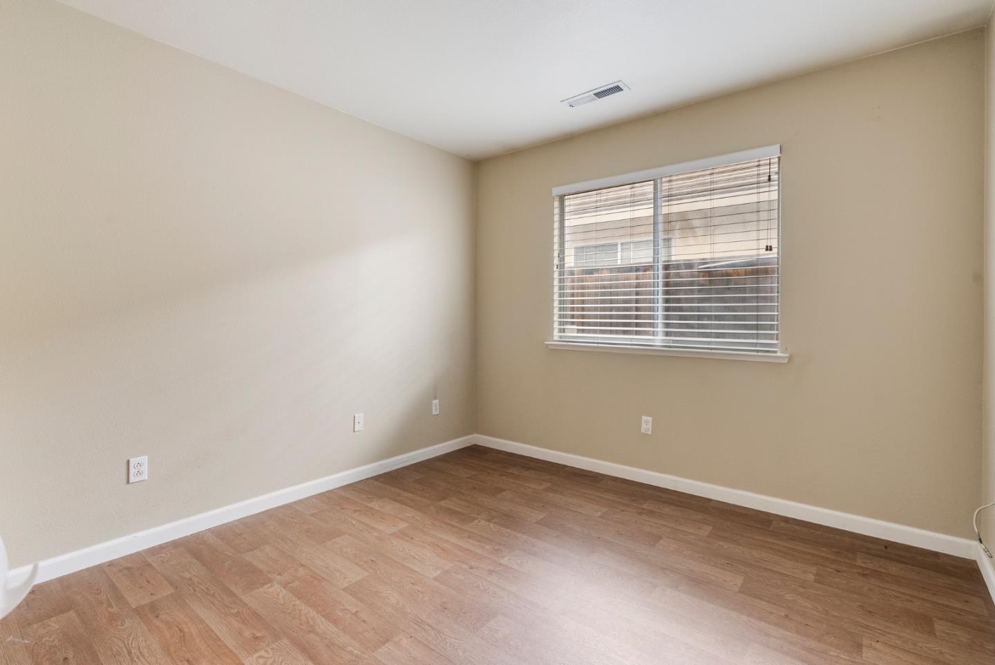 Detail Gallery Image 27 of 39 For 1001 Eagle Dr, Salinas,  CA 93905 - 4 Beds | 2 Baths