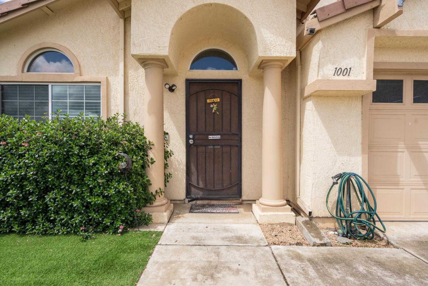 Detail Gallery Image 3 of 39 For 1001 Eagle Dr, Salinas,  CA 93905 - 4 Beds | 2 Baths