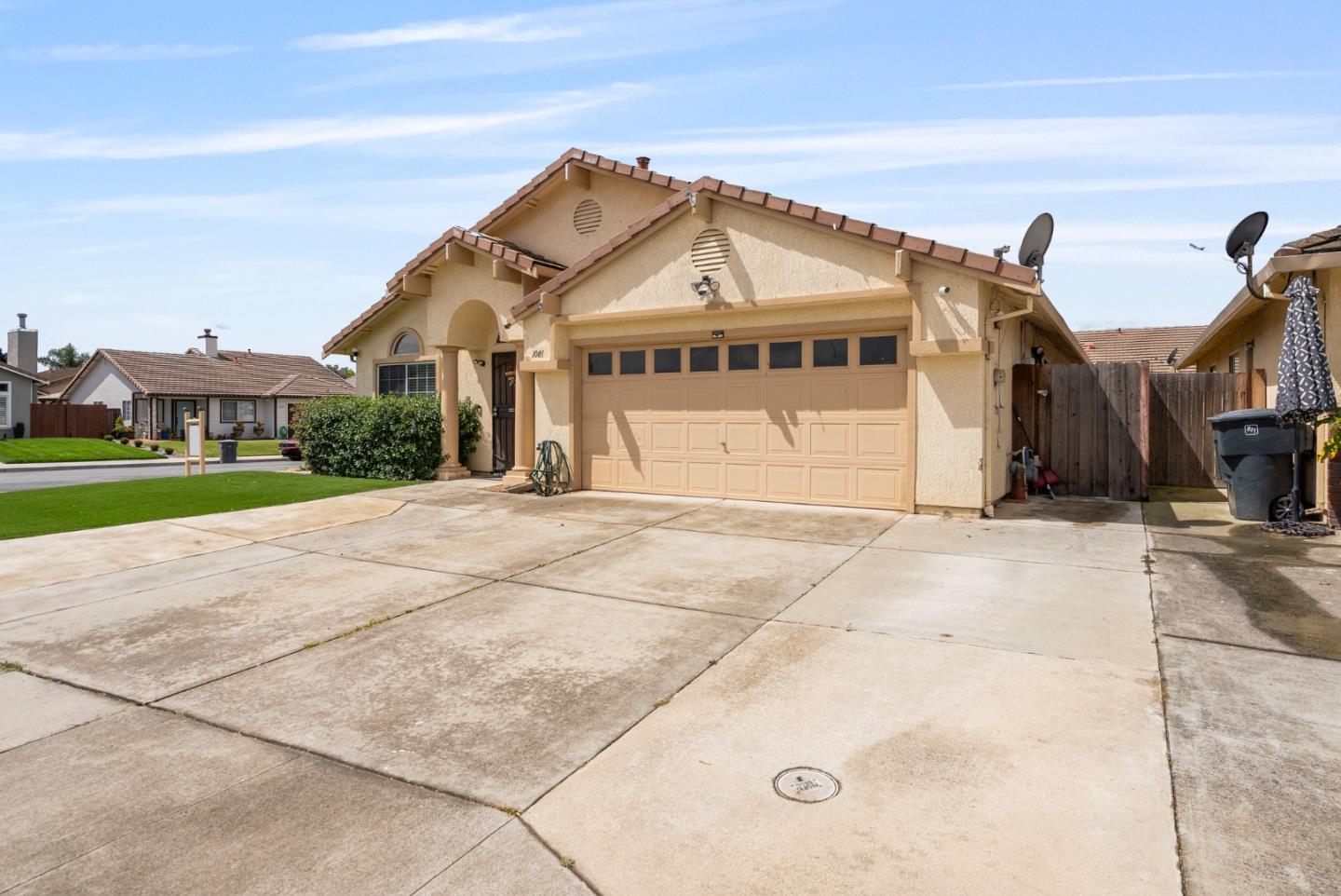 Detail Gallery Image 5 of 39 For 1001 Eagle Dr, Salinas,  CA 93905 - 4 Beds | 2 Baths