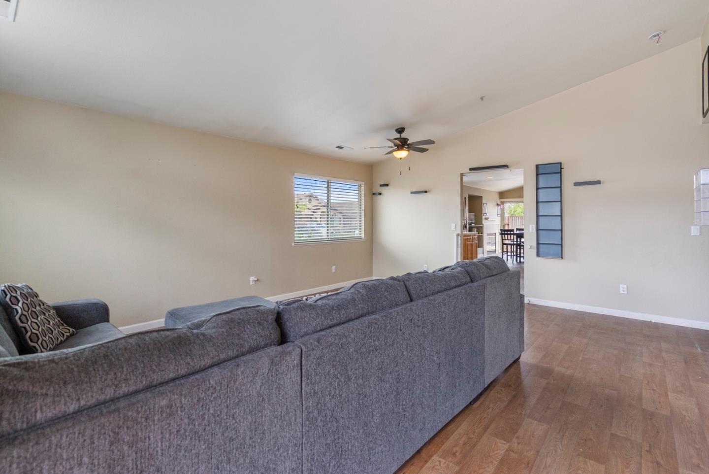 Detail Gallery Image 7 of 39 For 1001 Eagle Dr, Salinas,  CA 93905 - 4 Beds | 2 Baths