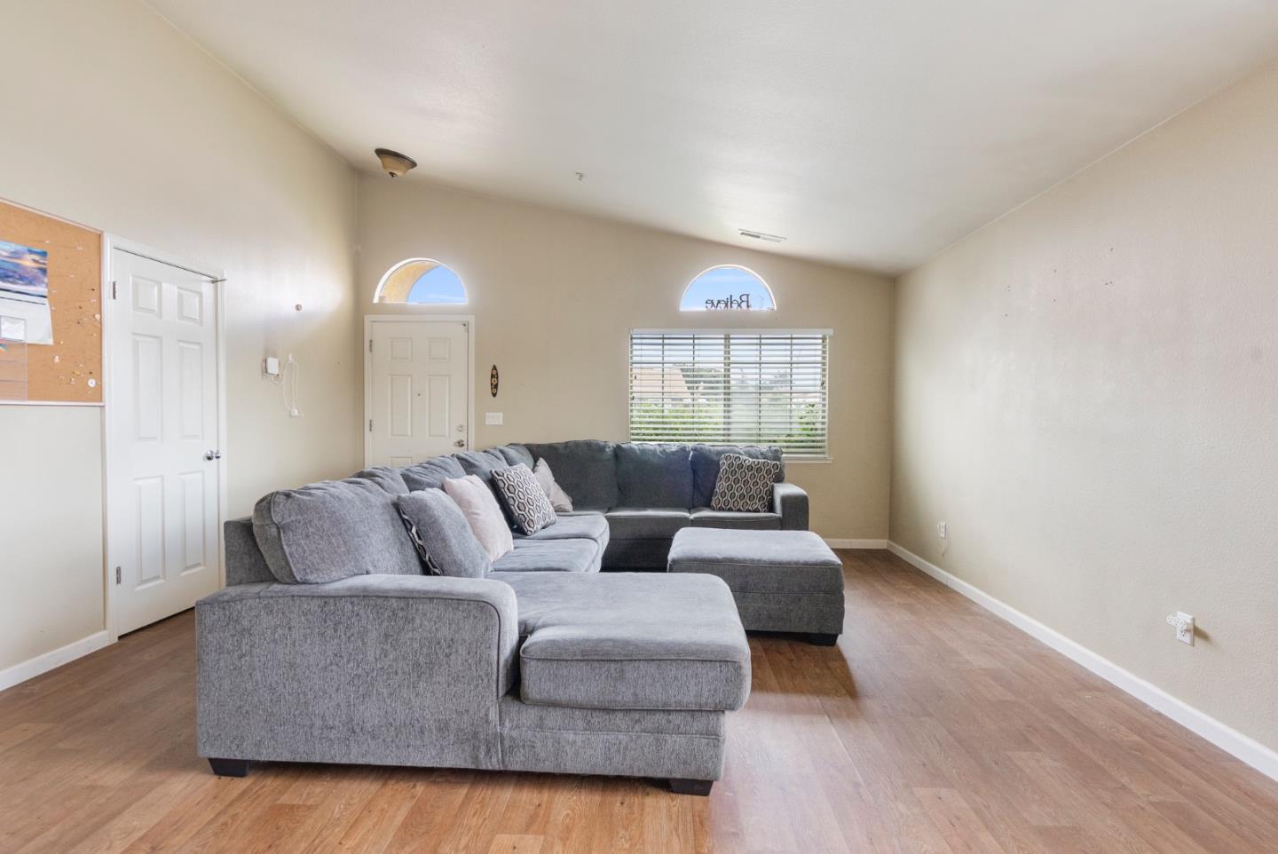 Detail Gallery Image 8 of 39 For 1001 Eagle Dr, Salinas,  CA 93905 - 4 Beds | 2 Baths