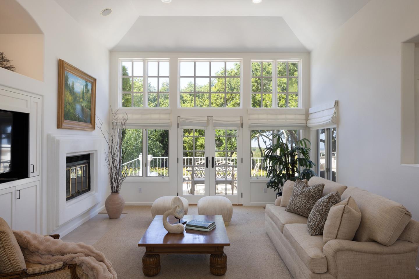Detail Gallery Image 10 of 37 For 26048 Paseo Del Sur, Monterey,  CA 93940 - 4 Beds | 4/1 Baths