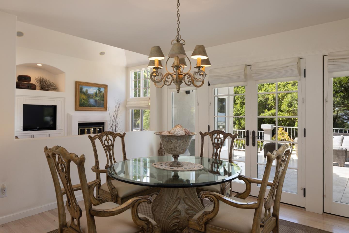 Detail Gallery Image 12 of 37 For 26048 Paseo Del Sur, Monterey,  CA 93940 - 4 Beds | 4/1 Baths