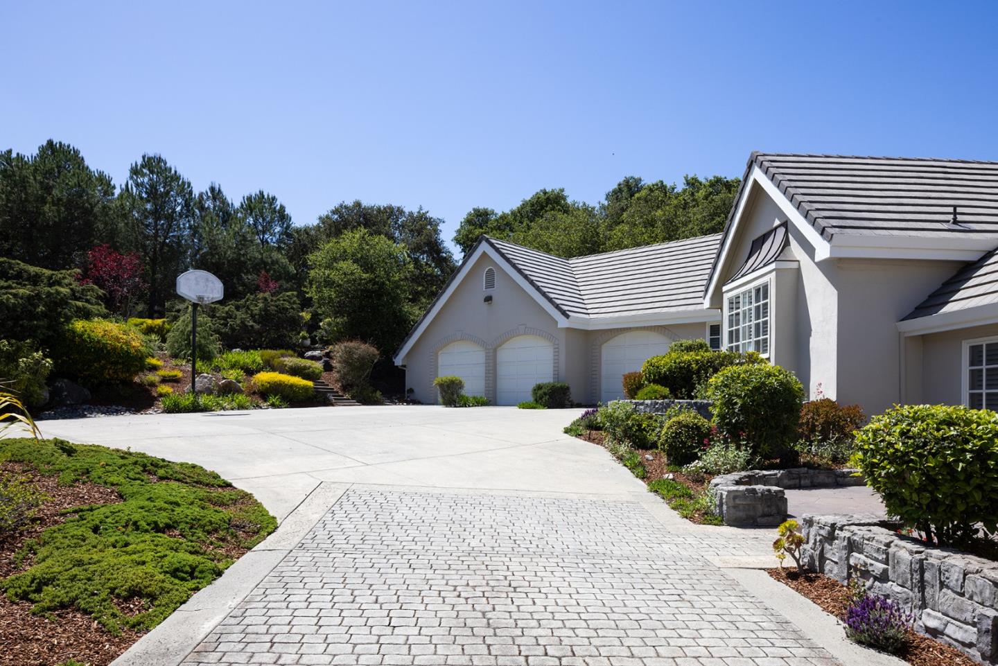 Detail Gallery Image 5 of 37 For 26048 Paseo Del Sur, Monterey,  CA 93940 - 4 Beds | 4/1 Baths