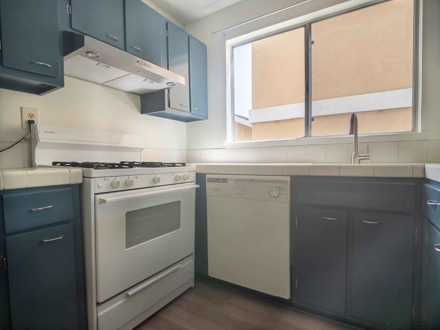 Detail Gallery Image 11 of 31 For 55 Wembley Dr, Daly City,  CA 94015 - 3 Beds | 1/1 Baths