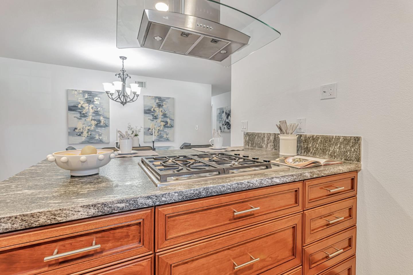 Detail Gallery Image 10 of 38 For 2850 Glen Heather Dr, San Jose,  CA 95133 - 3 Beds | 2 Baths