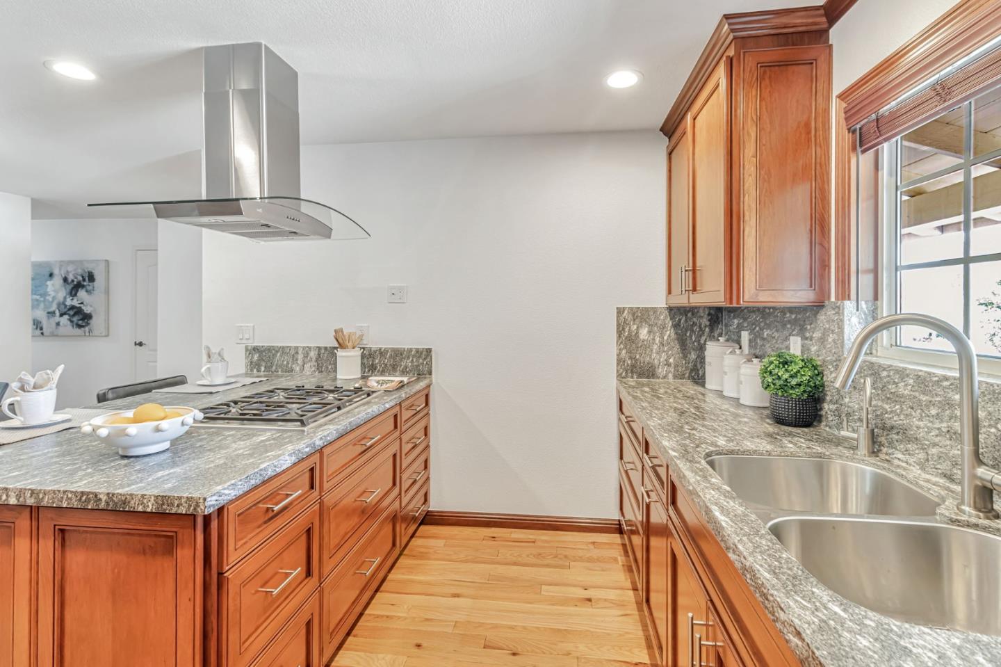 Detail Gallery Image 12 of 38 For 2850 Glen Heather Dr, San Jose,  CA 95133 - 3 Beds | 2 Baths