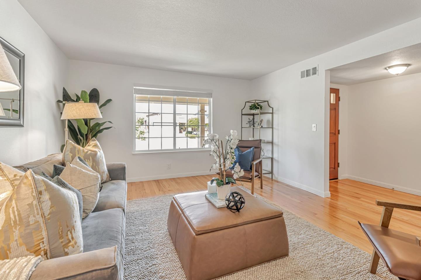 Detail Gallery Image 3 of 38 For 2850 Glen Heather Dr, San Jose,  CA 95133 - 3 Beds | 2 Baths