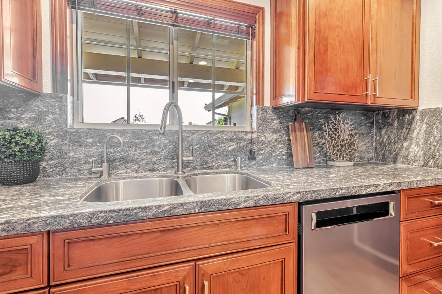 Detail Gallery Image 9 of 38 For 2850 Glen Heather Dr, San Jose,  CA 95133 - 3 Beds | 2 Baths