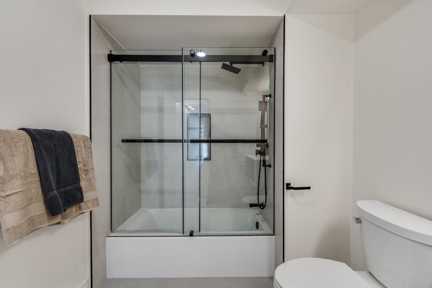 Detail Gallery Image 26 of 28 For 333 Santana Row #224,  San Jose,  CA 95128 - 2 Beds | 2/1 Baths
