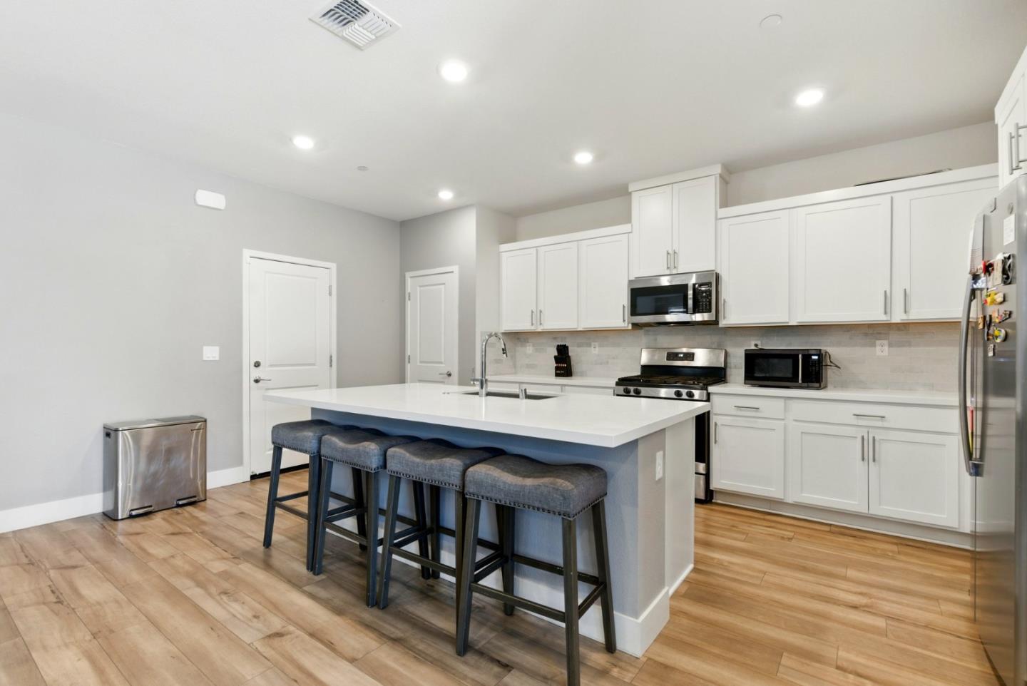 Detail Gallery Image 13 of 38 For 5758 Tournament Ct, Tracy,  CA 95377 - 4 Beds | 3 Baths