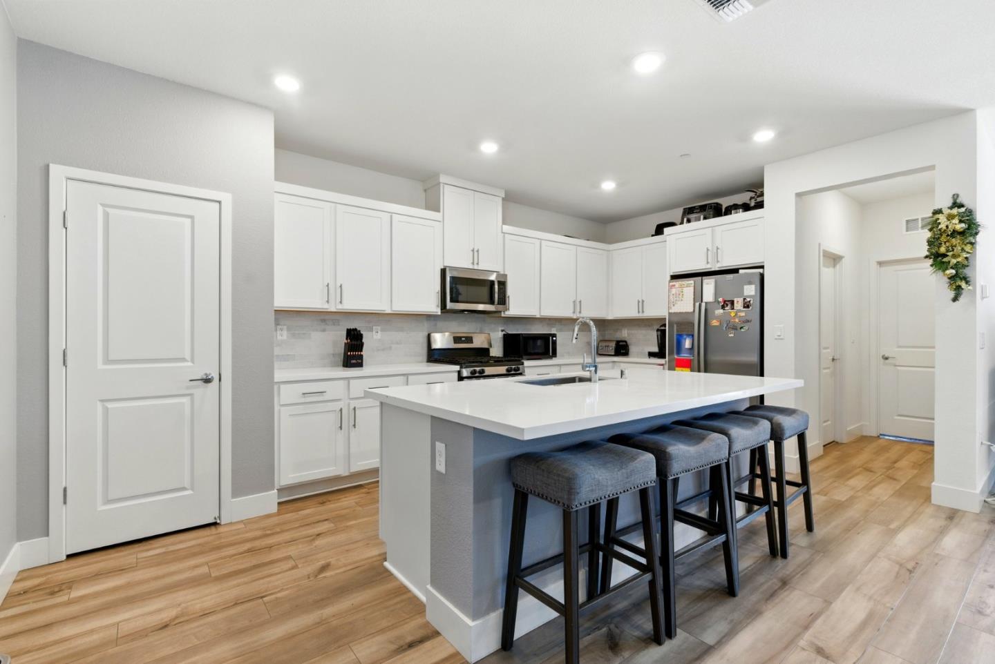 Detail Gallery Image 14 of 38 For 5758 Tournament Ct, Tracy,  CA 95377 - 4 Beds | 3 Baths