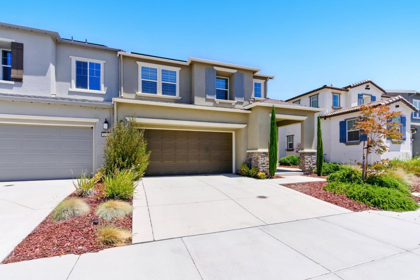 Detail Gallery Image 2 of 38 For 5758 Tournament Ct, Tracy,  CA 95377 - 4 Beds | 3 Baths
