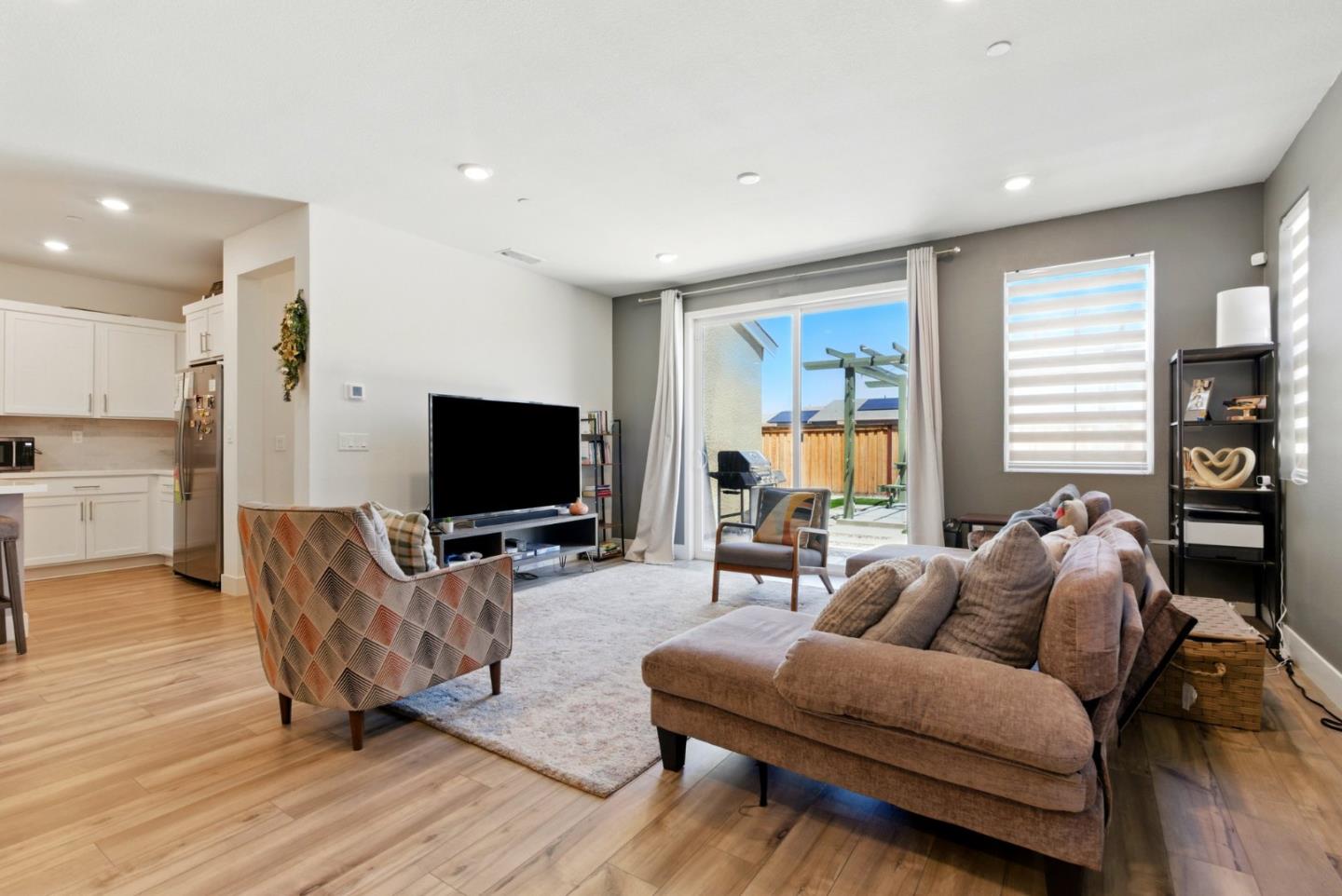 Detail Gallery Image 5 of 38 For 5758 Tournament Ct, Tracy,  CA 95377 - 4 Beds | 3 Baths