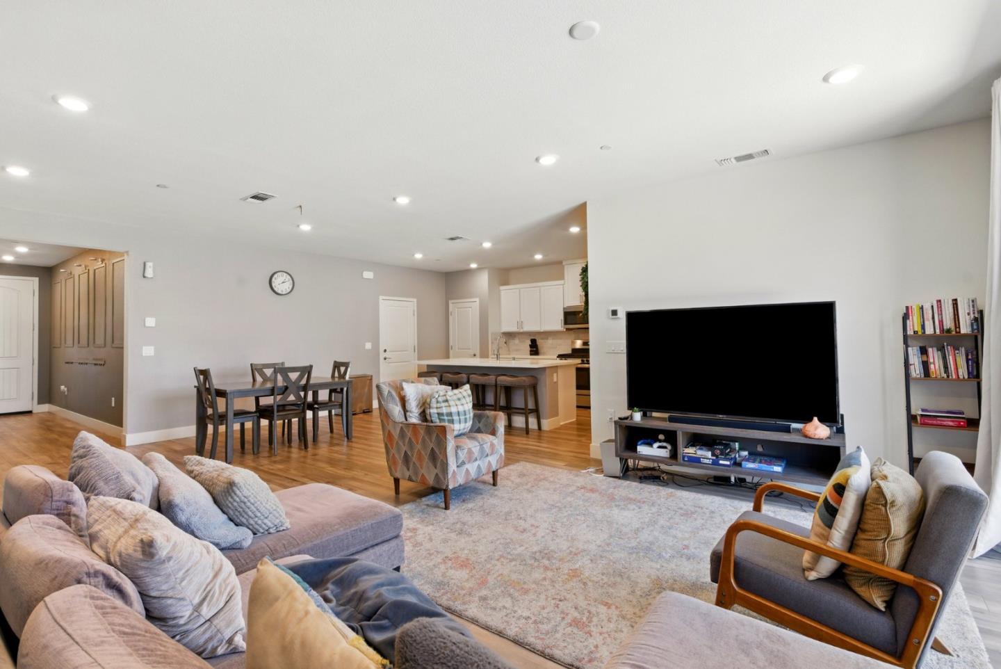 Detail Gallery Image 8 of 38 For 5758 Tournament Ct, Tracy,  CA 95377 - 4 Beds | 3 Baths