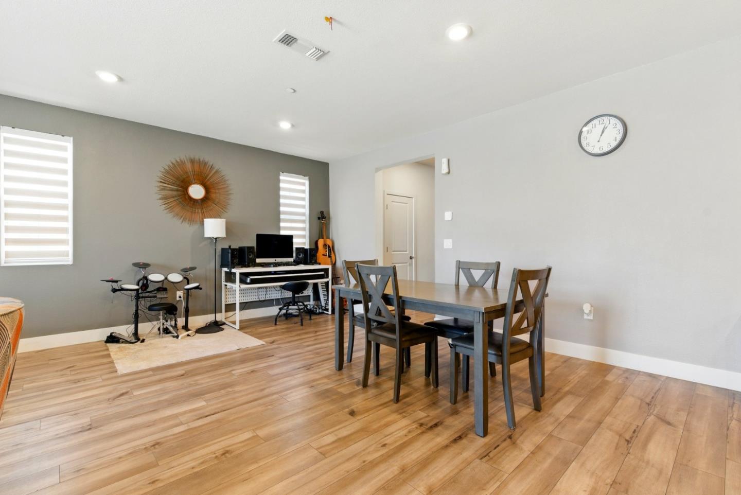 Detail Gallery Image 9 of 38 For 5758 Tournament Ct, Tracy,  CA 95377 - 4 Beds | 3 Baths
