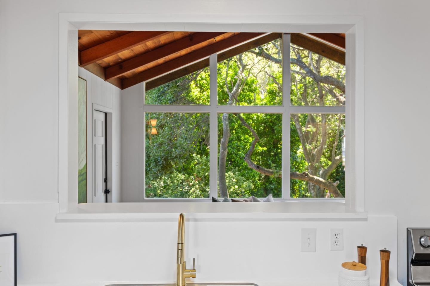 Detail Gallery Image 12 of 36 For 740 Barcelona Dr, Millbrae,  CA 94030 - 4 Beds | 2 Baths