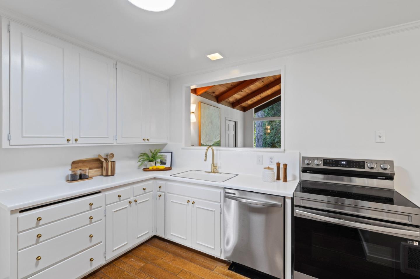 Detail Gallery Image 13 of 36 For 740 Barcelona Dr, Millbrae,  CA 94030 - 4 Beds | 2 Baths