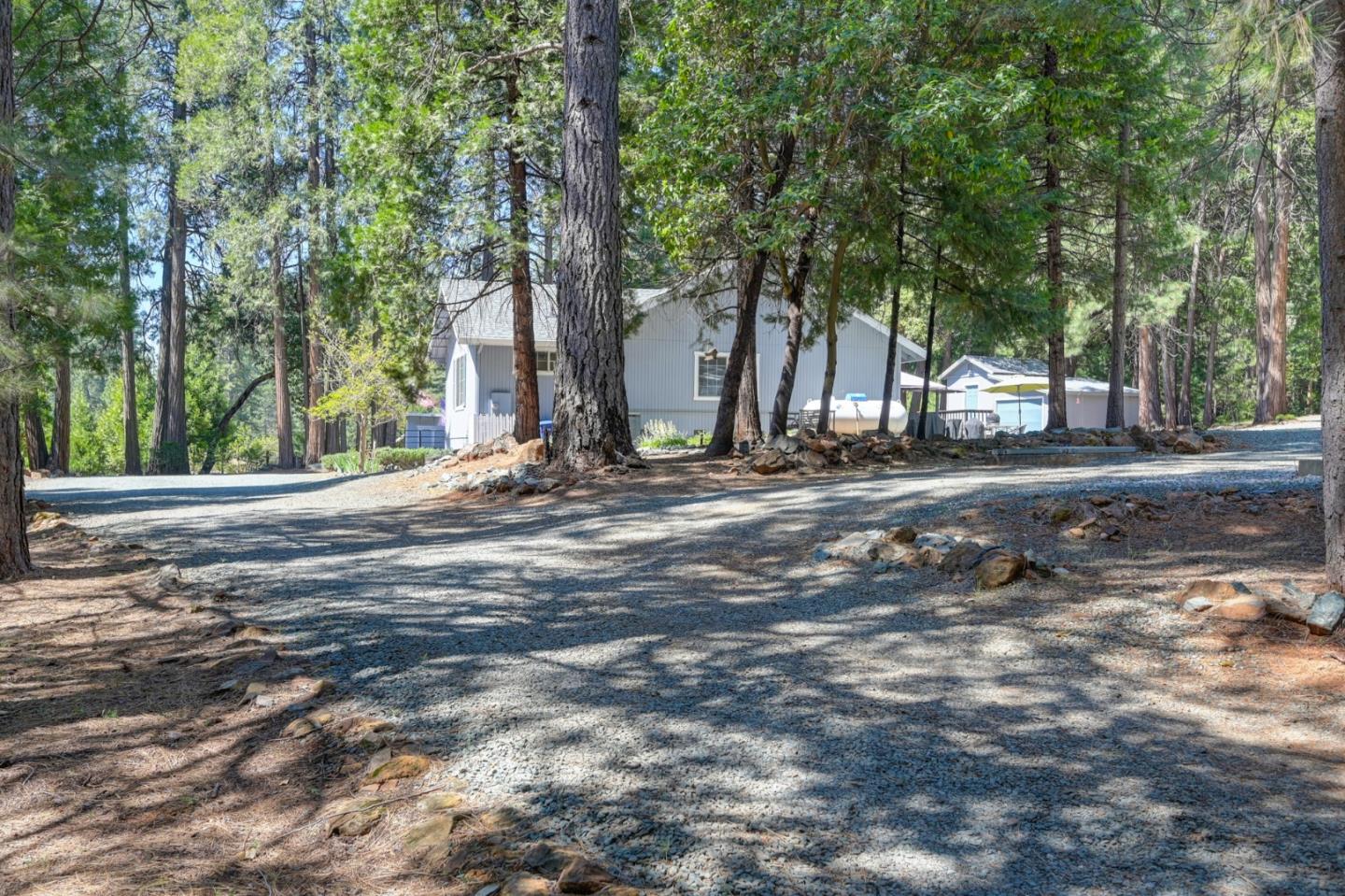 Detail Gallery Image 3 of 74 For 20000 Circle View Dr, Pioneer,  CA 95666 - 3 Beds | 2/1 Baths