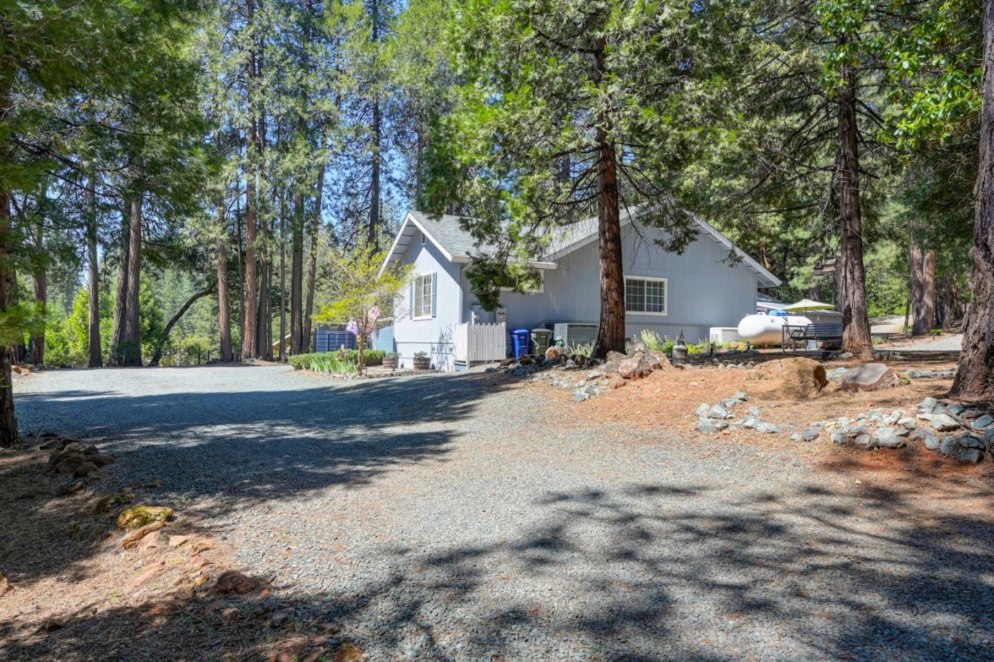 Detail Gallery Image 4 of 74 For 20000 Circle View Dr, Pioneer,  CA 95666 - 3 Beds | 2/1 Baths