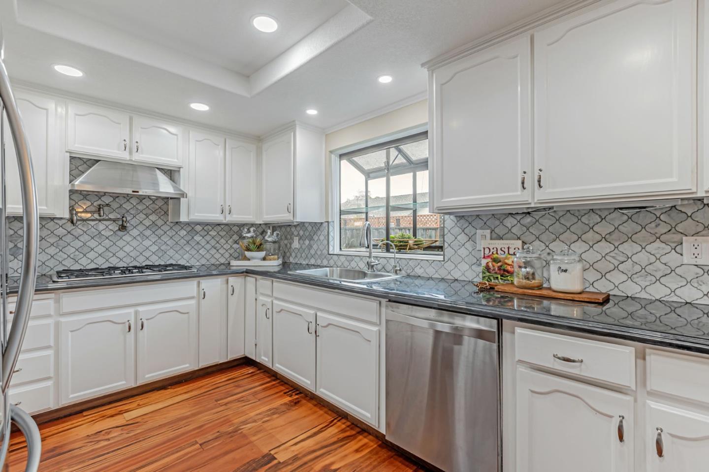 Detail Gallery Image 13 of 44 For 381 Curie, San Jose,  CA 95123 - 3 Beds | 2 Baths