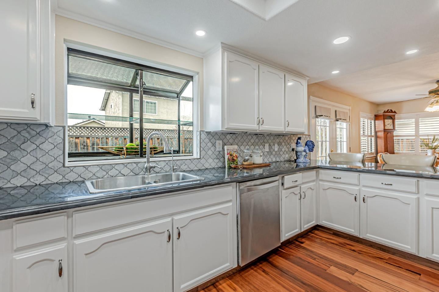 Detail Gallery Image 14 of 44 For 381 Curie, San Jose,  CA 95123 - 3 Beds | 2 Baths